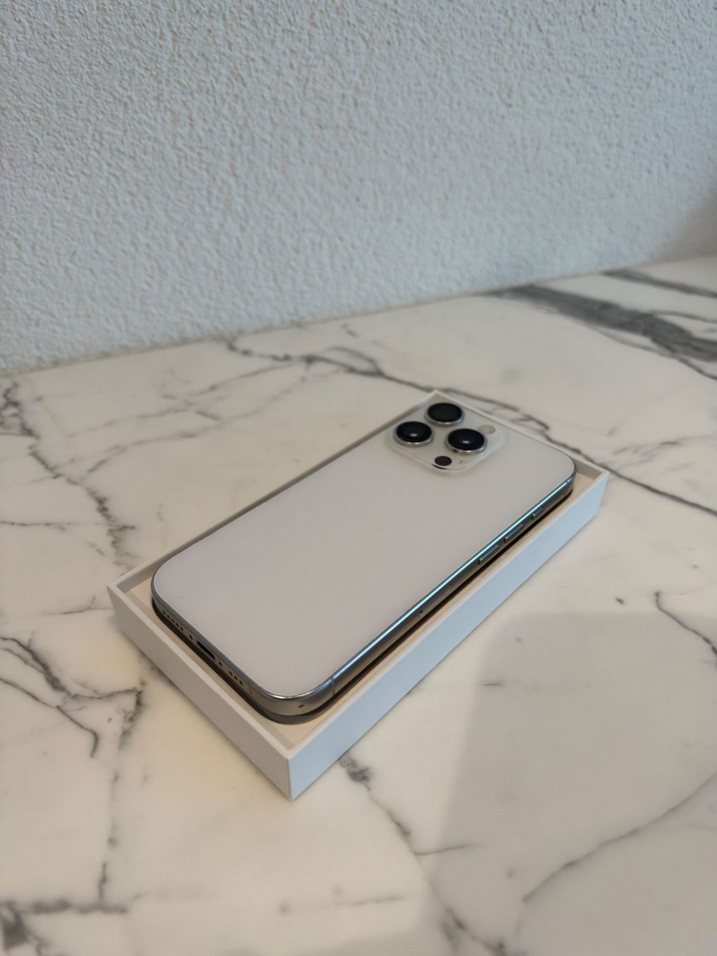 Apple Telefoni cellulari / Smartphones: Apple iPhone 16 Pro - 512GB - White Titanium – Usato da Oberwil-Lieli venduto da ticino122 2
