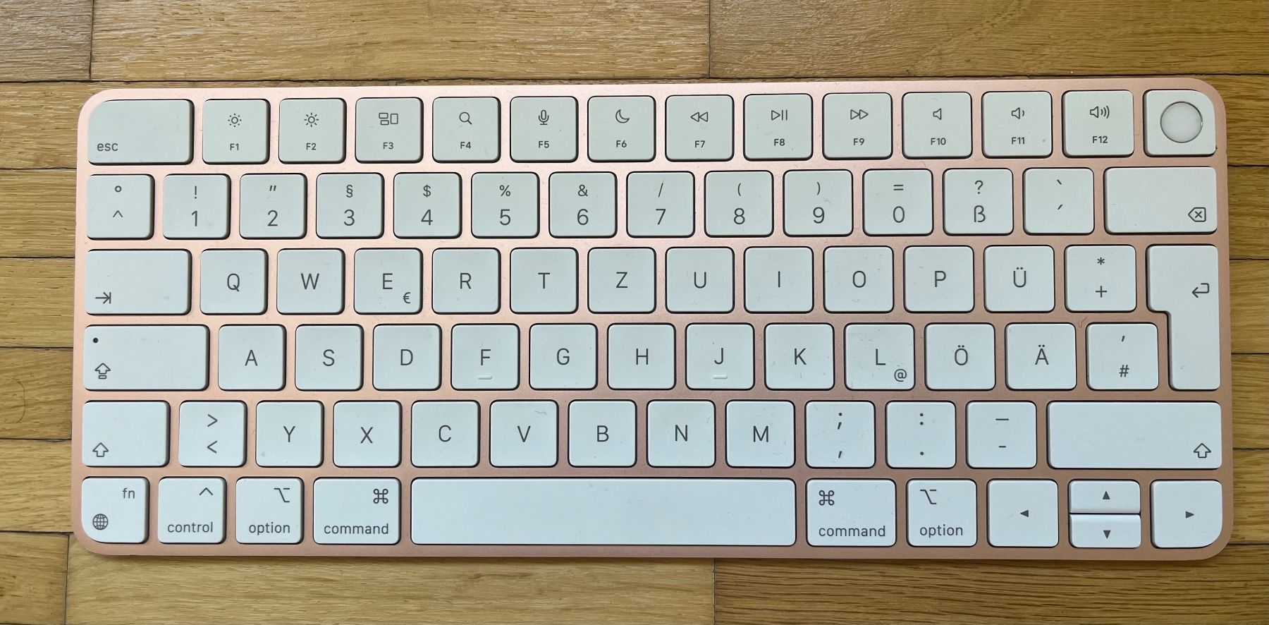 Apple Tastiere: Apple Magic Keyboard mit Touch ID rosé Lightning Anschluss – Usato da Rüti ZH venduto da Mazsola777