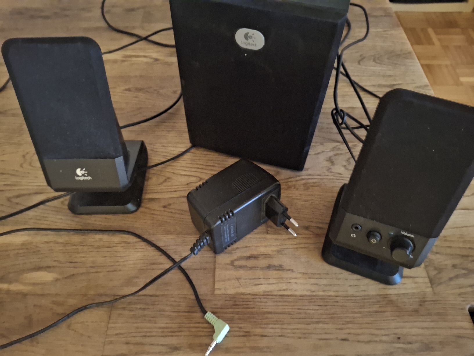 Logitech Multimediaplayer & Streamer: Logitech PC Lautsprecher-Set 2.1 Surround Sound System – Gebraucht aus Gattikon von 14SASA