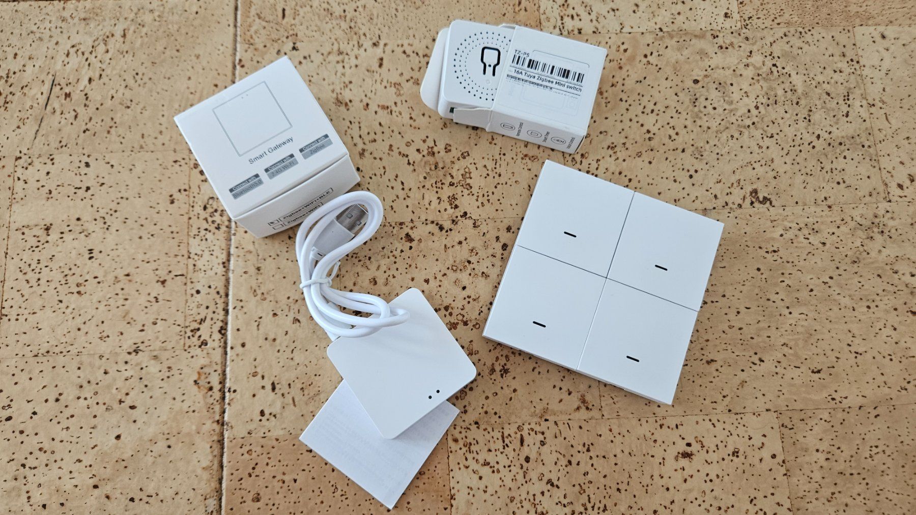 Interruttori: Zigbee +WiFi +BLE, Set mit Gateway, 4fach Schalter und Aktor – Nuovo (secondo la descrizione) da Wädenswil venduto da foxi2000