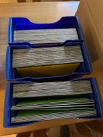 3 Kunstoffboxen mit je 30 farbigen Hängeregistermappen