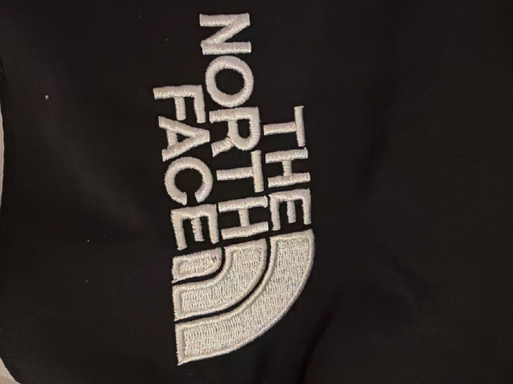 North Face Jacken: THE NORTH FACE, C'est un pull zippé – Gebraucht aus Montreux von Khairbabak 6