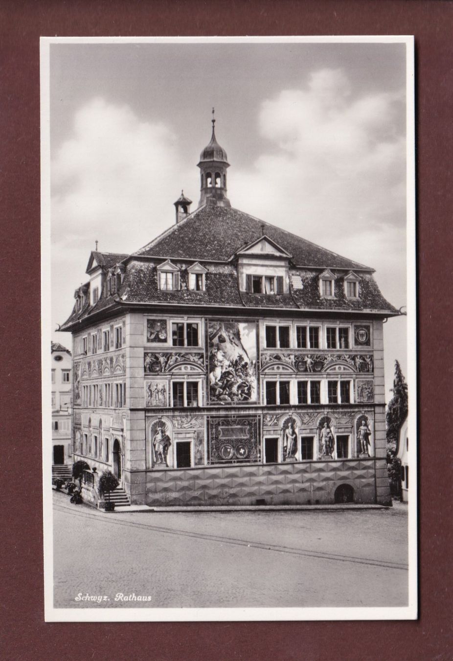 Cartoline postali: SCHWYZ - Rathaus – Usato da Pully venduto da nicecards