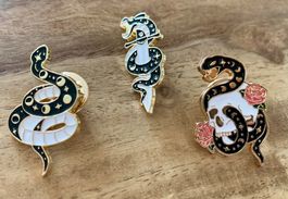 3x Pin  Schlange Gothic