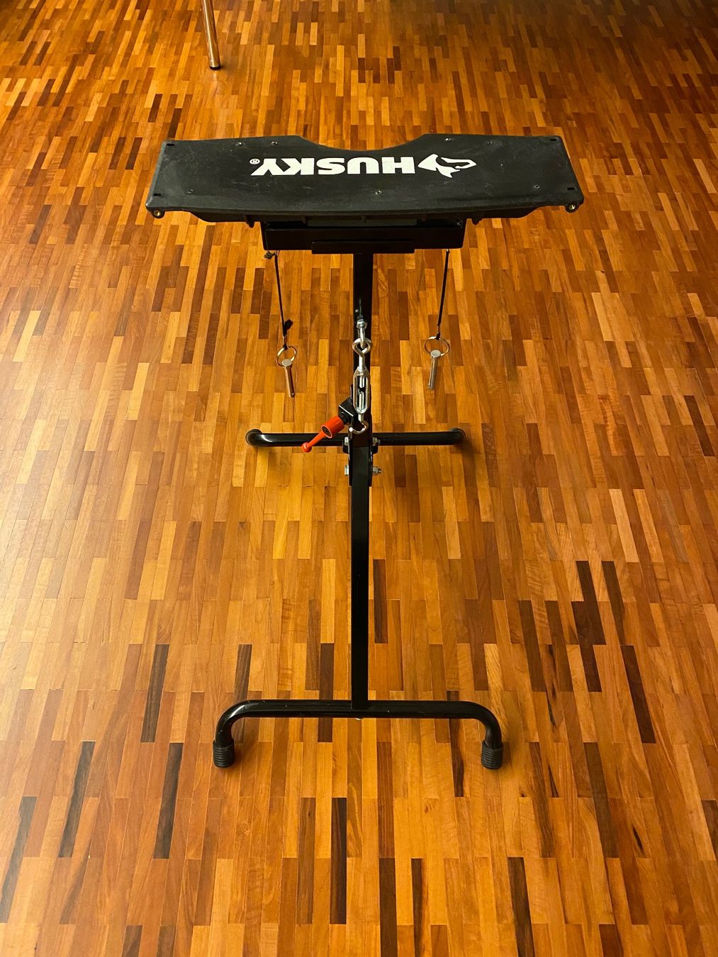 Altro in Decorazioni & Accessori: Husky Foldable Glide Top Stand – Usato da Uster venduto da LisaH01 1