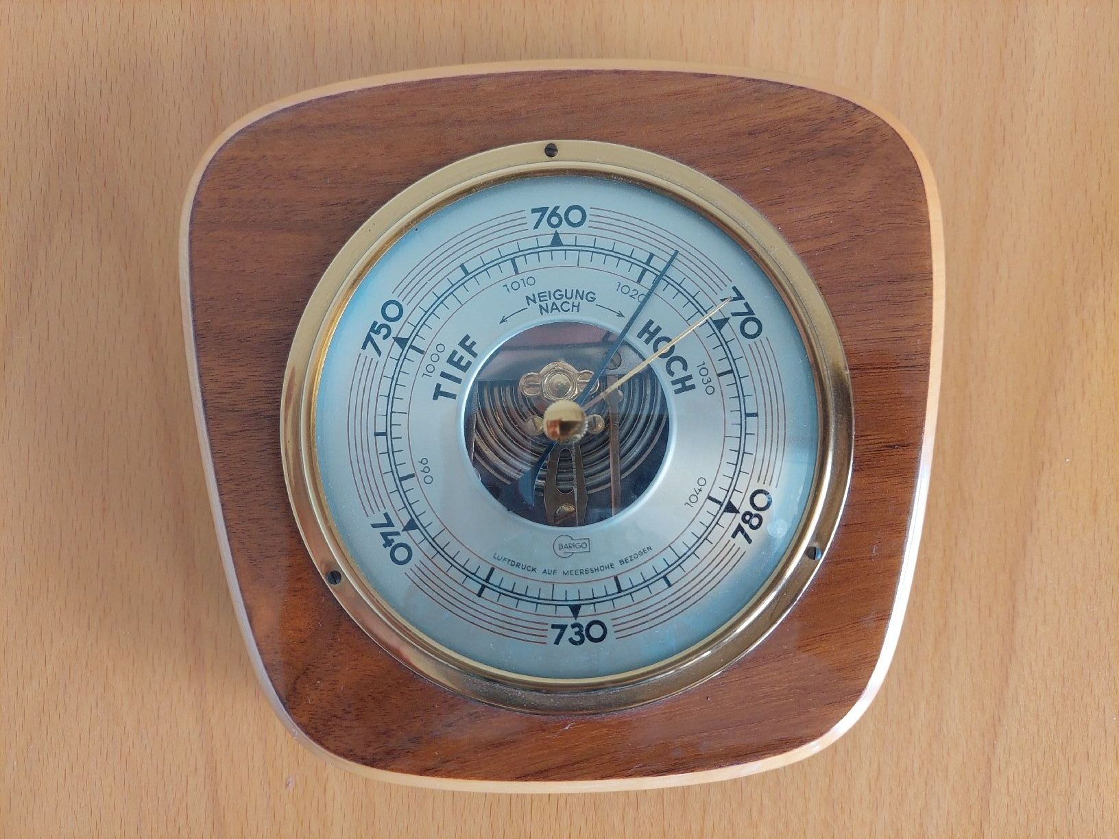 Altri elettrodomestici e apparecchi d’epoca: Barometer mit Holzgehäuse und Messingrand von Barigo – Usato da Brunnen venduto da Livianda