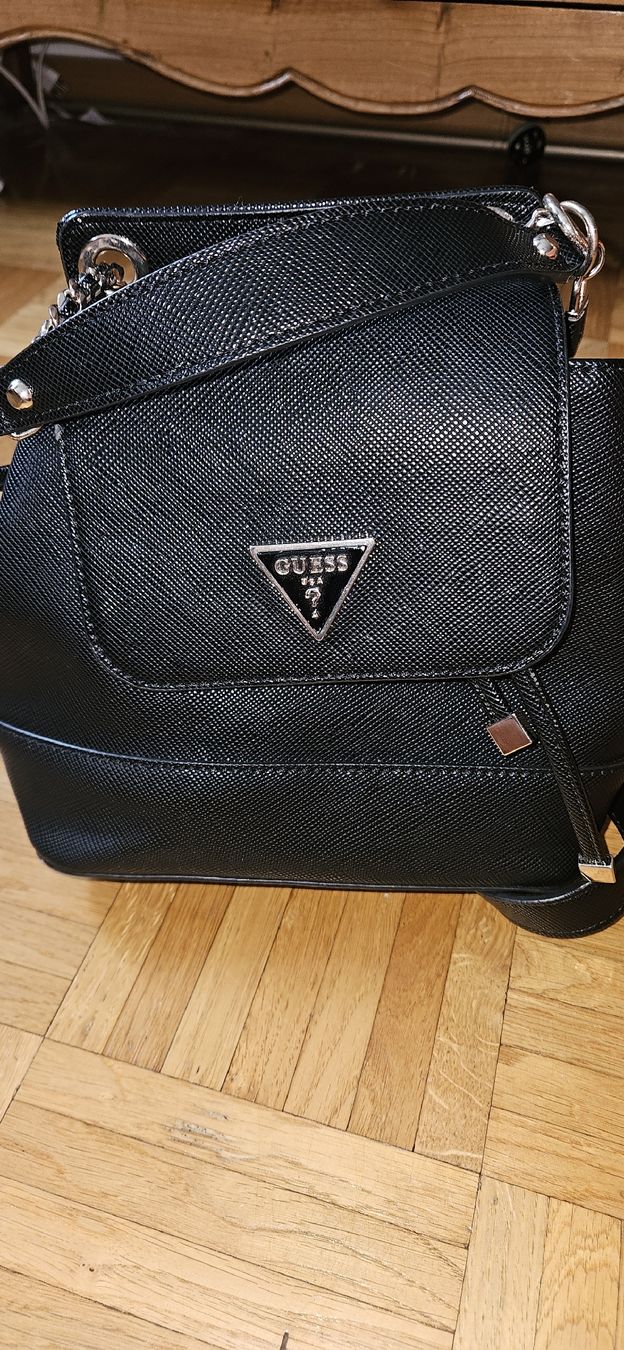 Guess Borse da donna: sac à dos guess – Nuovo (secondo la descrizione) da la tour-de-peilz venduto da Hibou82