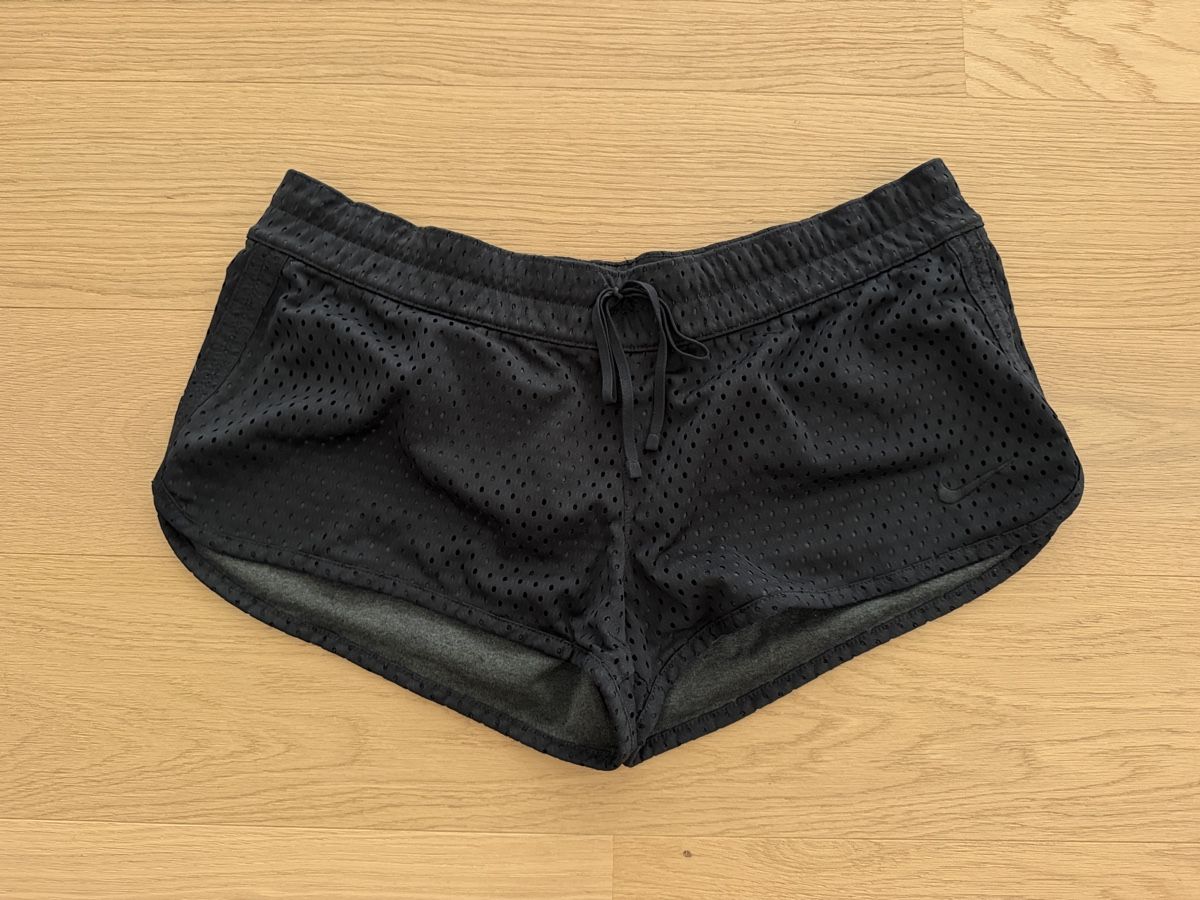 Nike Hosen: Nike Damen-Shorts Gr. L – Gebraucht aus Rain von Heike5284