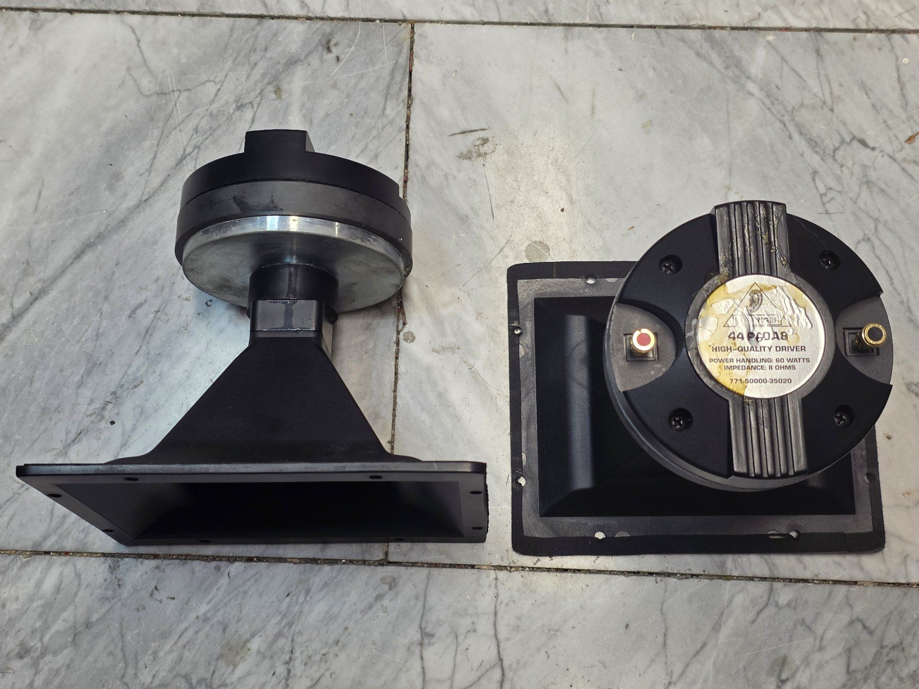 Behringer Casse acustiche: Behringer Hochtonhörner 44P60A8 – Usato da Basel venduto da Knupfi 1