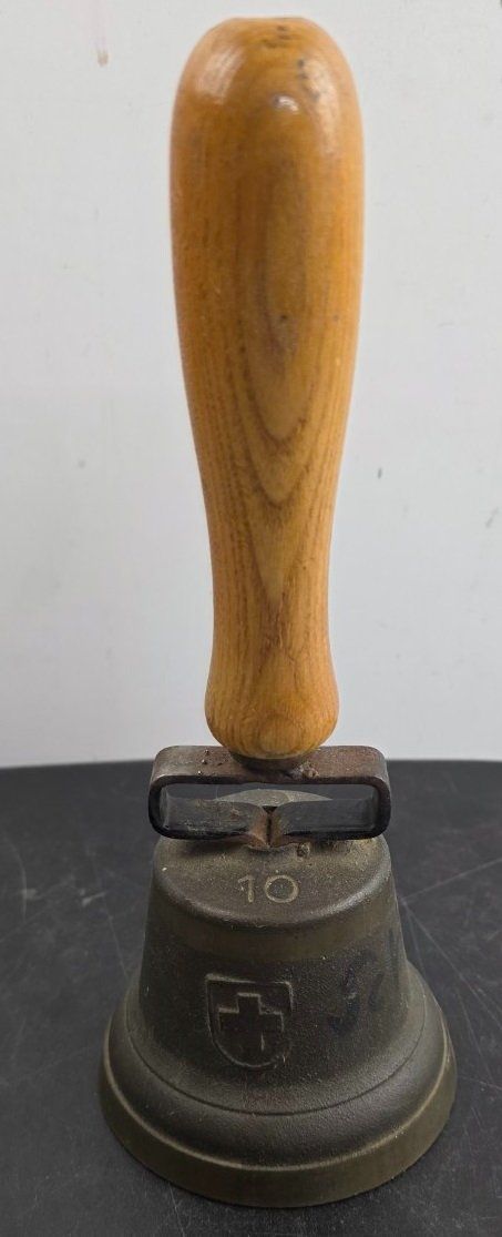 Campanacci mucche: Alte Bronze Tischglocke mit Schweizer Kreuz – Usato da Flums venduto da Flumsantik