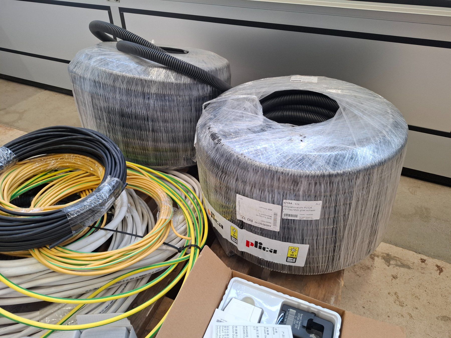 Componenti elettronici: 026 Posten Diverses Elektroinstalationsmaterial – Usato da Derendingen venduto da Meisterstuecke 4