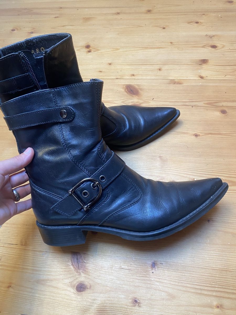 Damenschuhe: Spitzige Stiefel – Gebraucht aus Rehetobel von Norea69