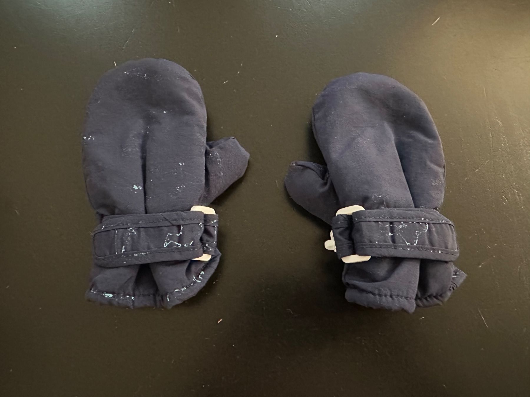 Guanti: Baby Handschuhe – Usato da Düdingen venduto da Laeri96