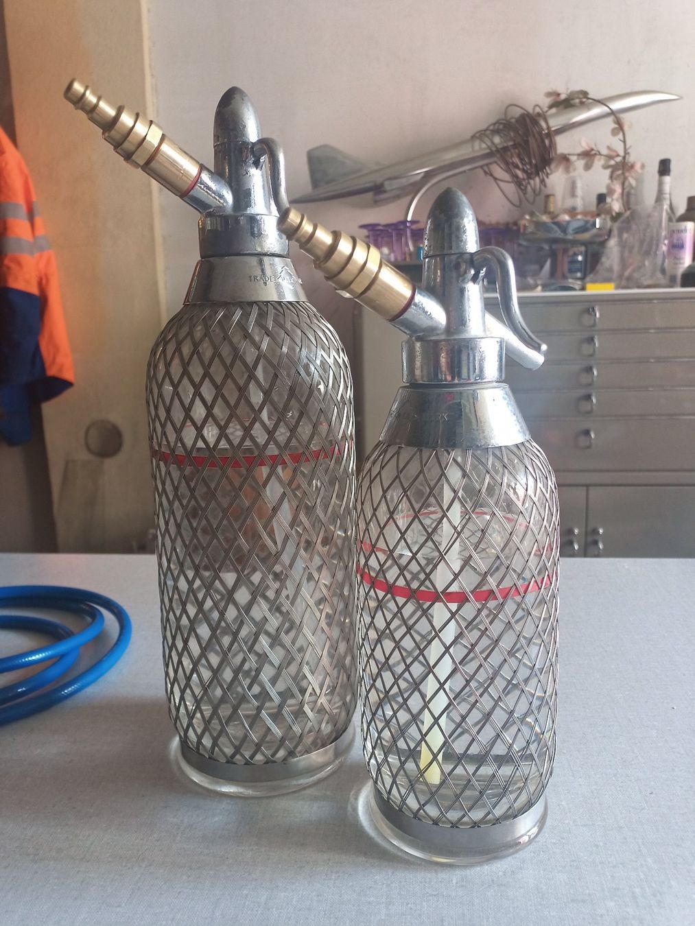 Elettrodomestici da cucina: 2 x Soda Seltzer Siphon Syphon Vintage – Usato da Zürich venduto da zmizmi