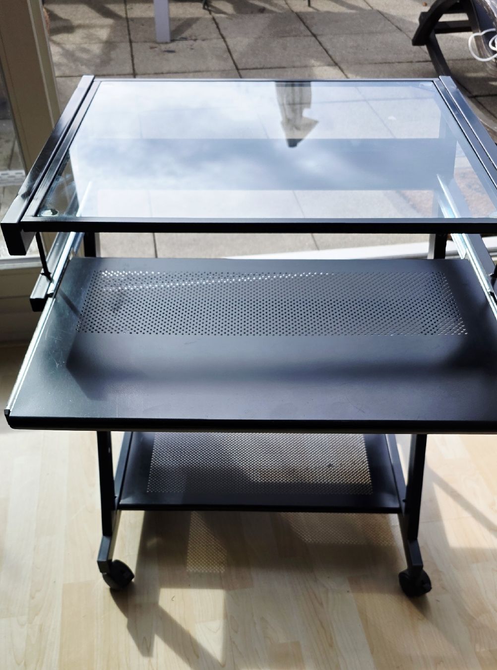 Scrivanie: Computer / Büro Tisch auf Rollen – Usato da Winterthur venduto da Navitimer 1