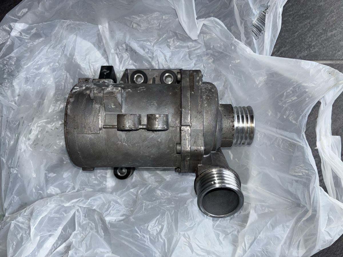 Toutes les pièces auto: BMW E90 Wasserpumpe – D'occasion à Emmenbrücke par nne_hm9j 3