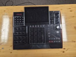 Akai MPC X inkl. Decksaver & Tragetasche – Top Zustand