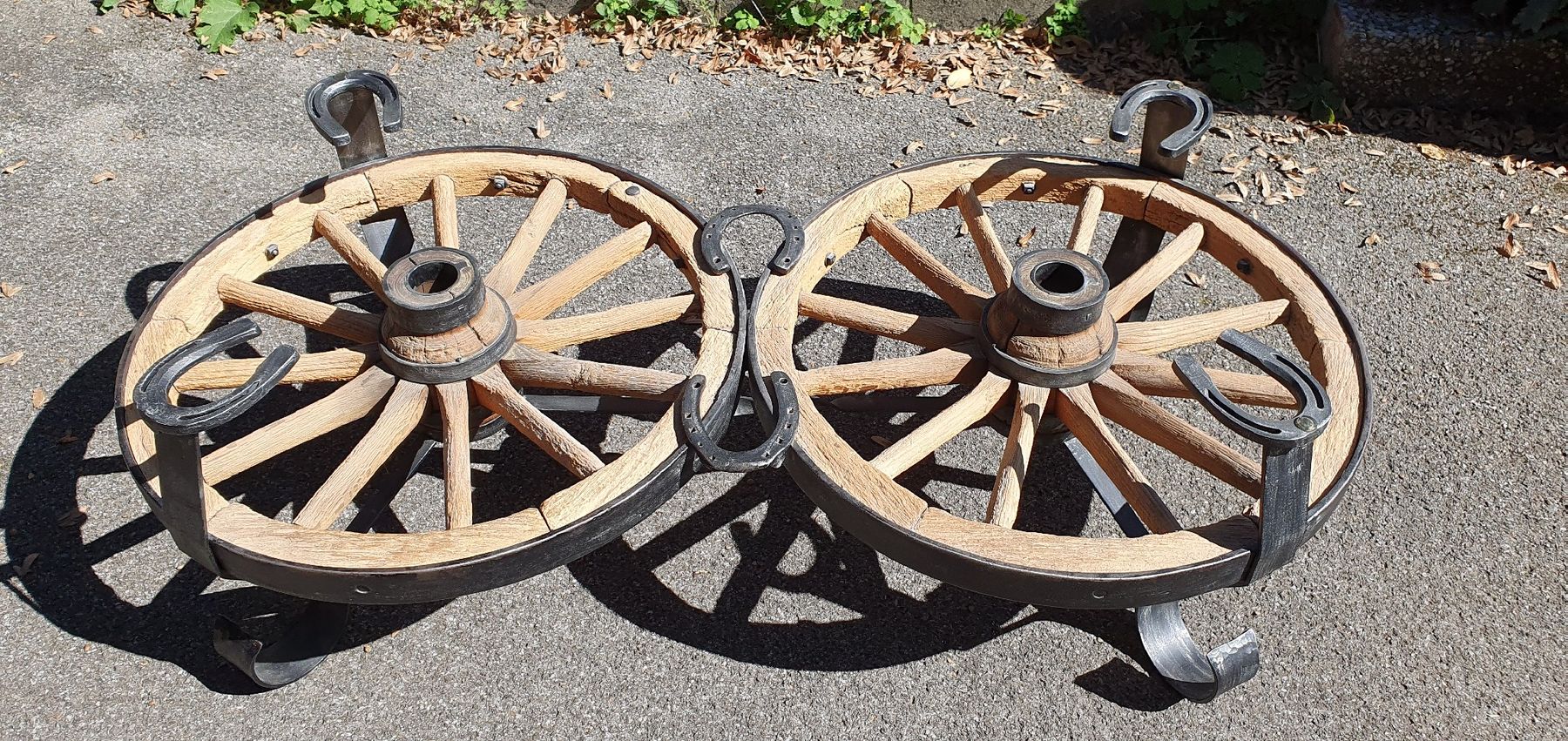 Tavoli: Saloontisch aus Wagenräder – Usato da Münsingen venduto da wd65