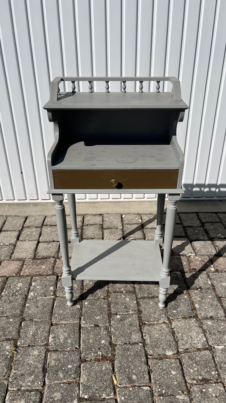 Tables de nuit: Petit meuble à restaurer – D'occasion à Pomy par Plantalenne