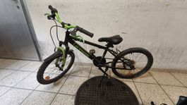 Kinder Velo B'Twin All Terrain schwarz/gruen 20 Zoll