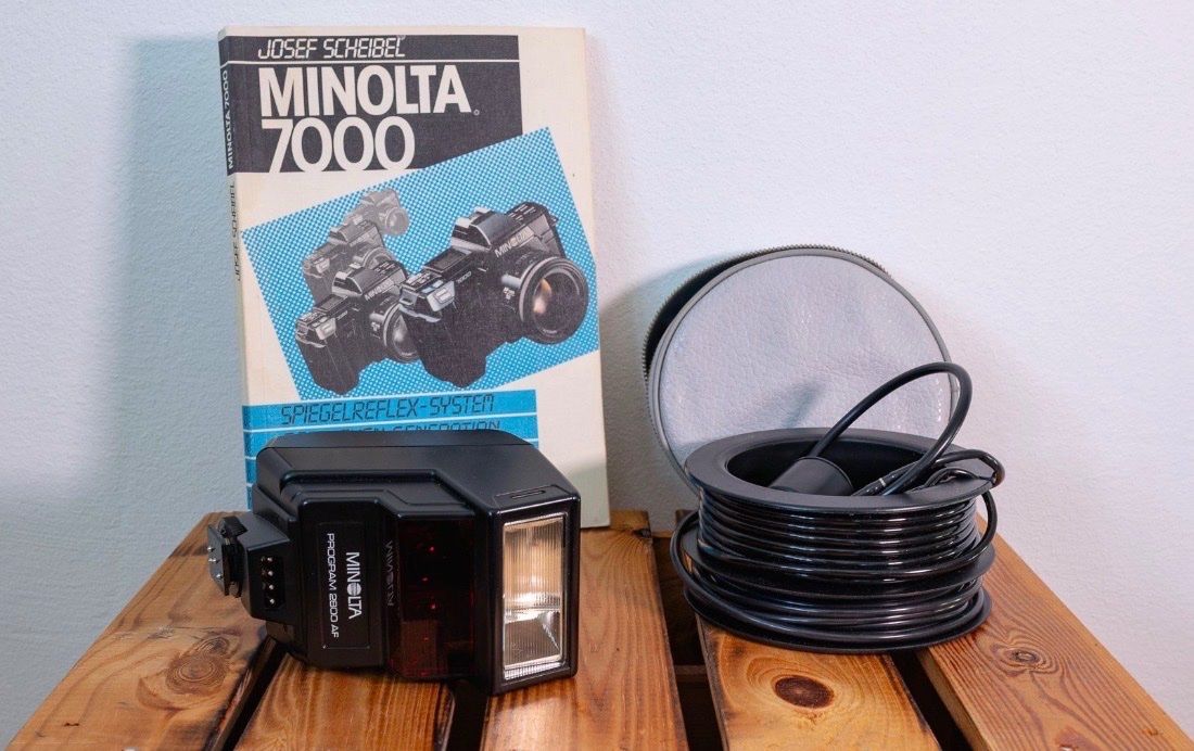 Minolta Fotocamera: Minolta 7000 AF + 3 objectifs + accessoires – Usato da Biel/Bienne venduto da Gualtieri_10 8