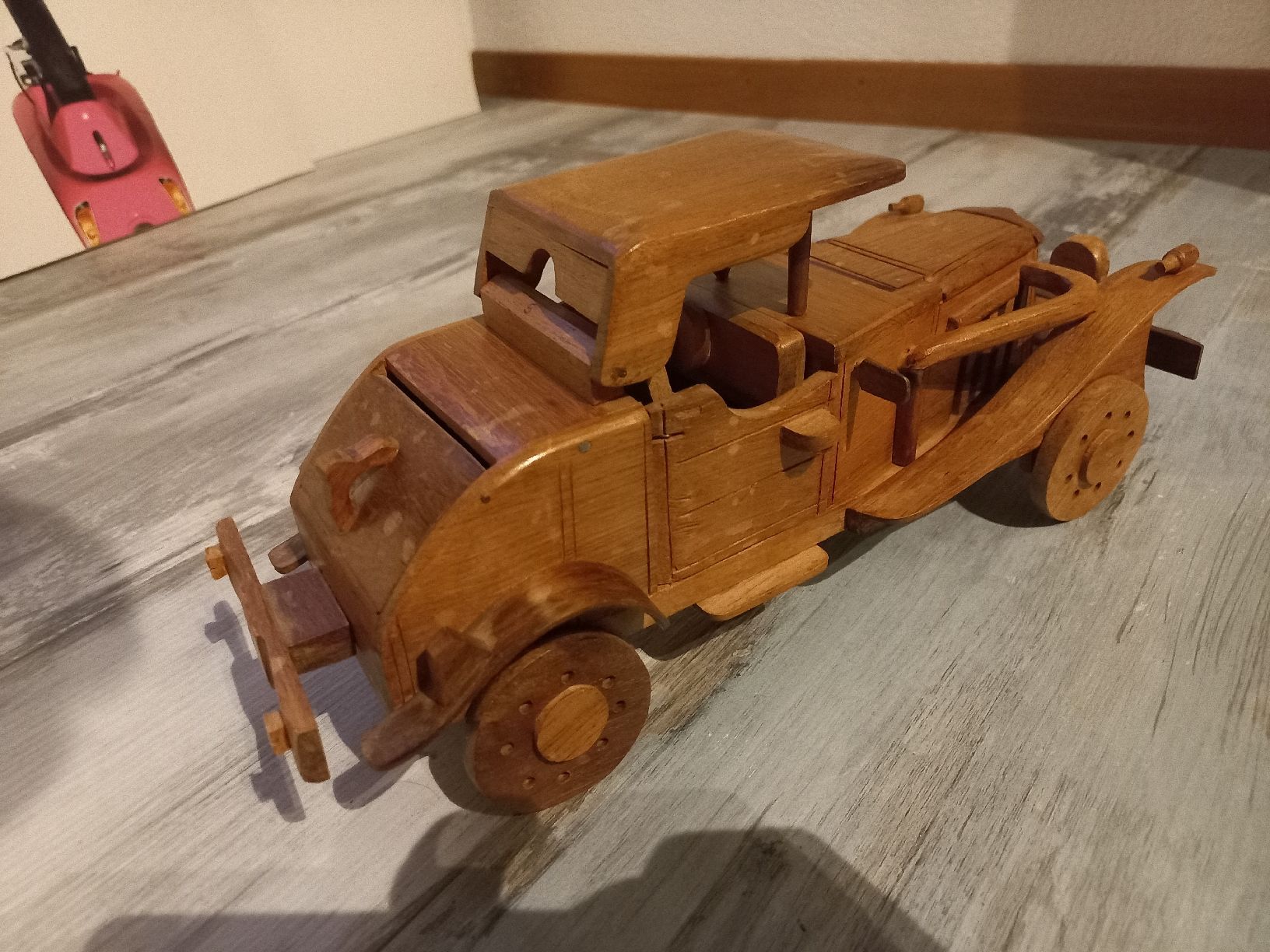Modellautos: Voiture en bois 1/18 – Gebraucht aus Attalens von remy_s00 2