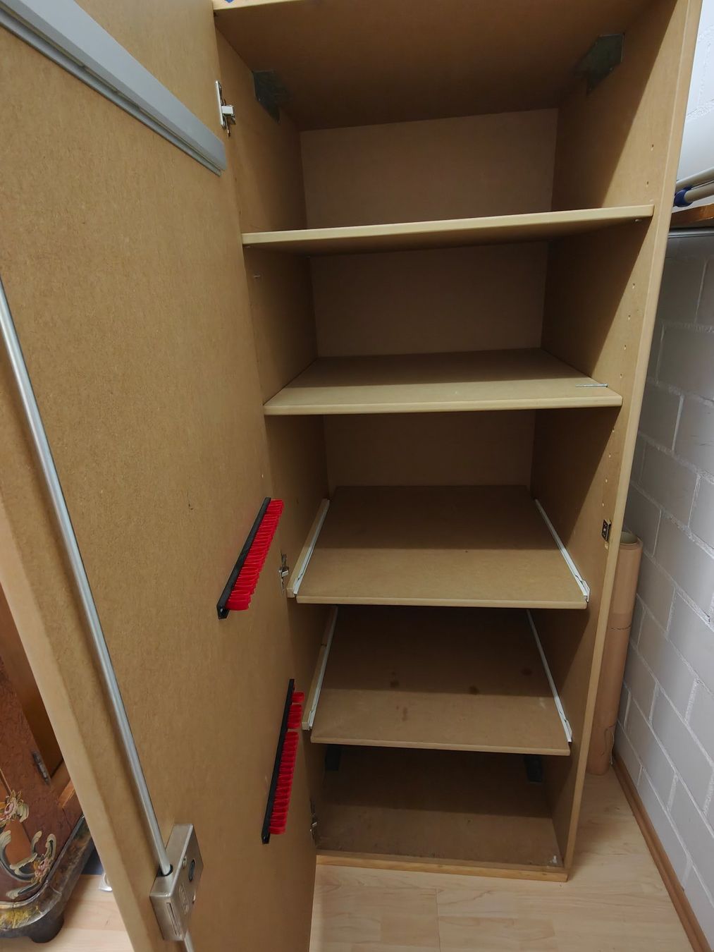 Armoires: Schrank für Keller, Garage oder Werkstatt – D'occasion à Mels par velo-city 2