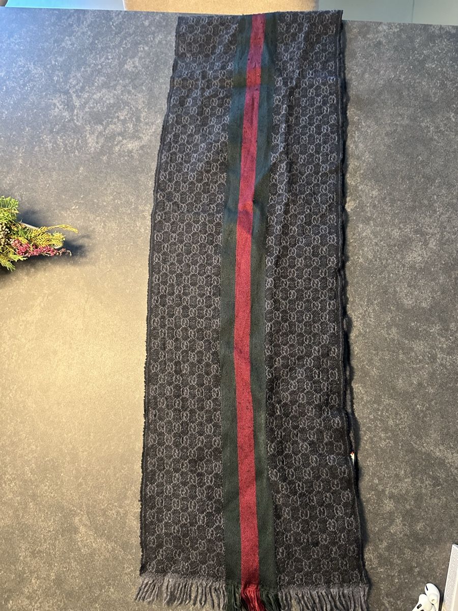 Gucci Sciarpe: Gucci Schal – Usato da Zürich venduto da dan_bxq2