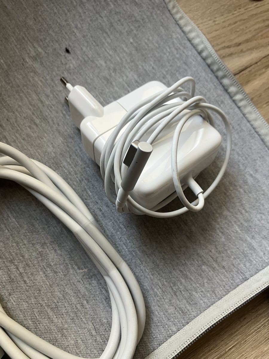 Apple Caricabatterie: 45W MagSafe power adapter – Usato da St-Aubin-Sauges venduto da Sonia-Ka 1