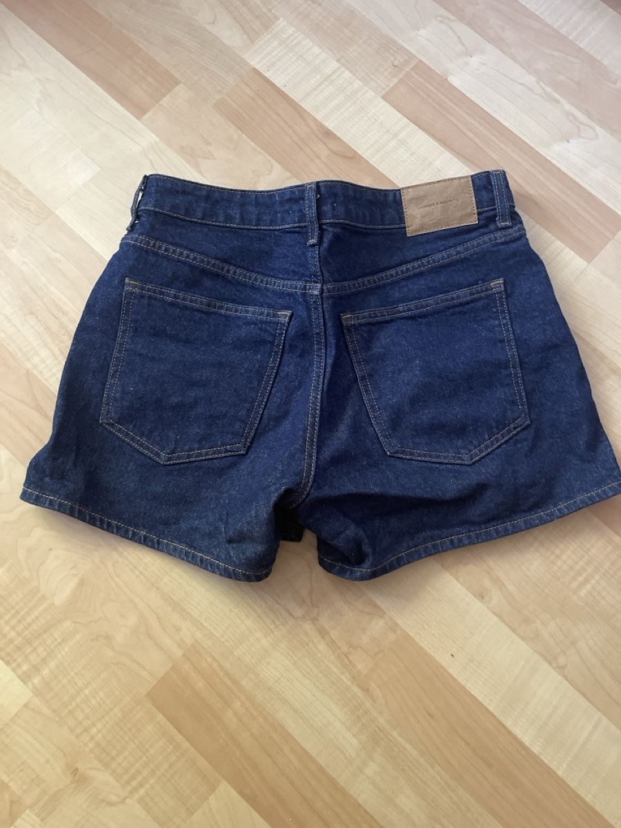 H&M Hosen: Jeans Shorts – Gebraucht aus St. Gallen von cor_c9lz 1