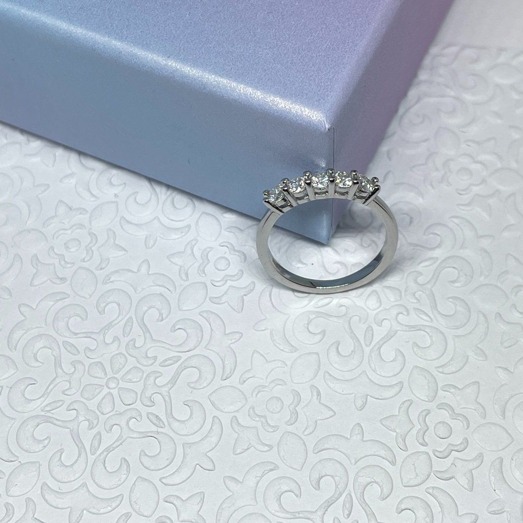 Bagues: Moissanite Ring, Silber 0.5ct - Gr. 58 Zertifikat – Neuf (Voir description) à Thun par Creative-Art-Tess 2