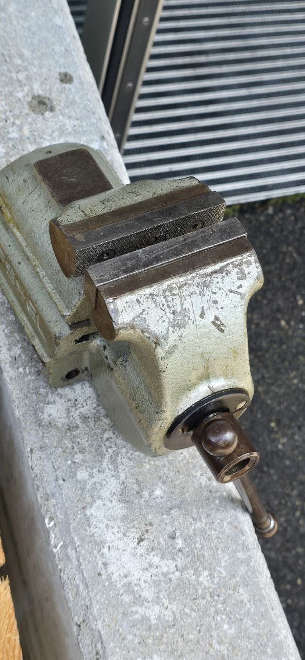 Gressel Tous les outils: Schraubstock Gressel 100mm – D'occasion à Weiningen ZH par ped_fbx2 2