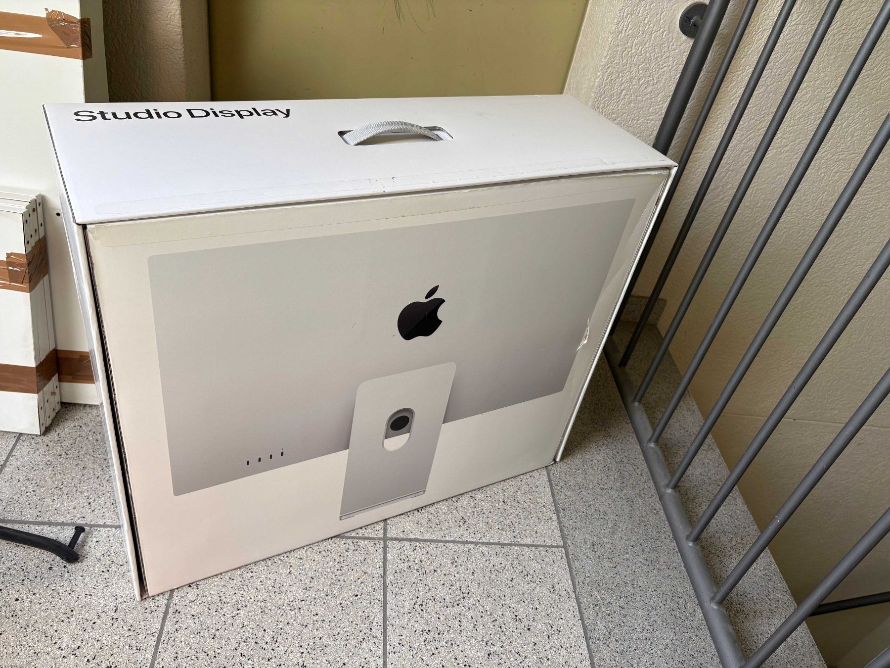 Monitor: Apple Studio Display - nur Originalverpackung (leer) – Usato da Zürich venduto da wabomania 1