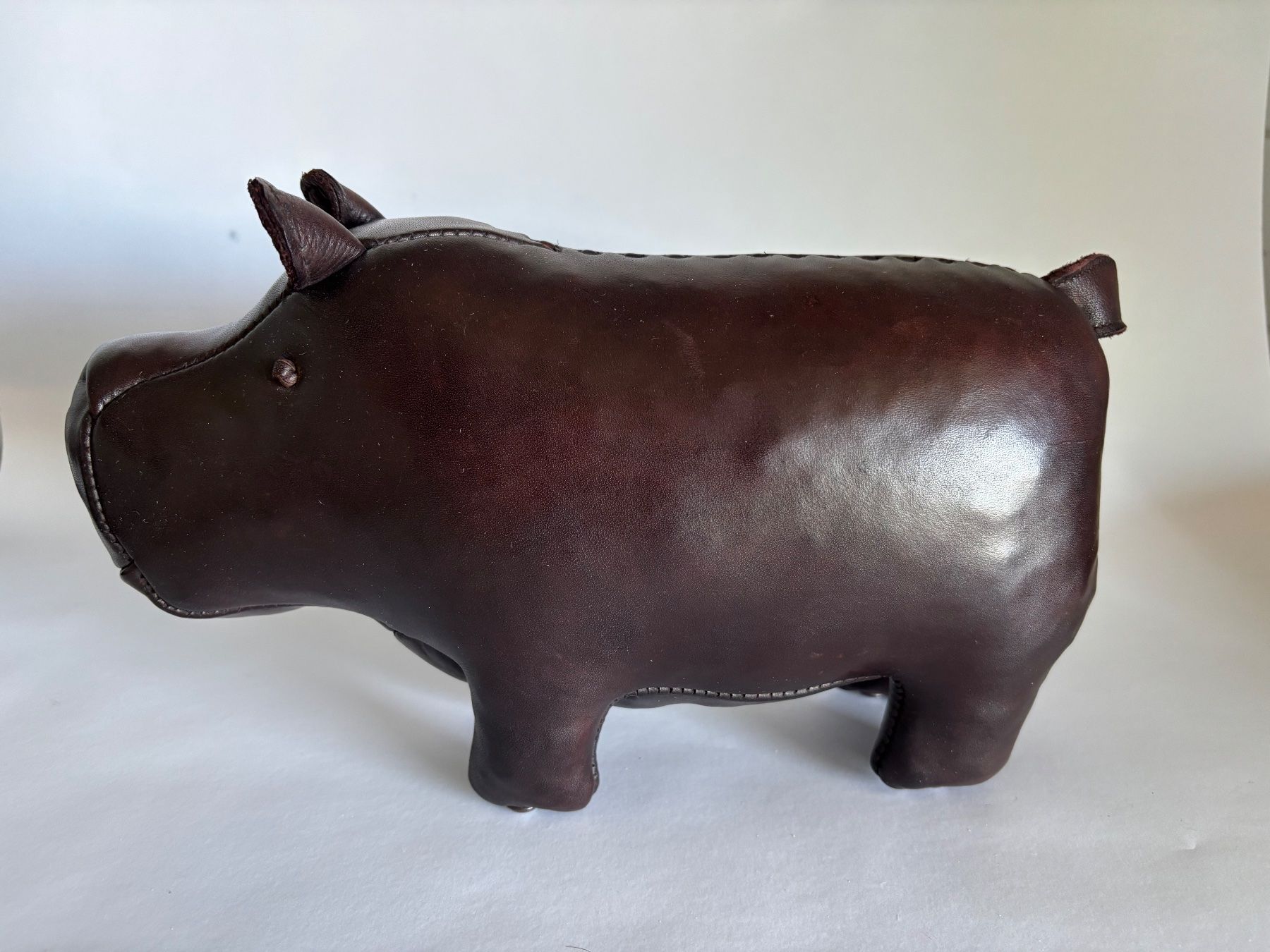 Statuette: Kleines Nilpferd von Omersa Leder Designklassiker – Usato da rotkreuz venduto da baudisch