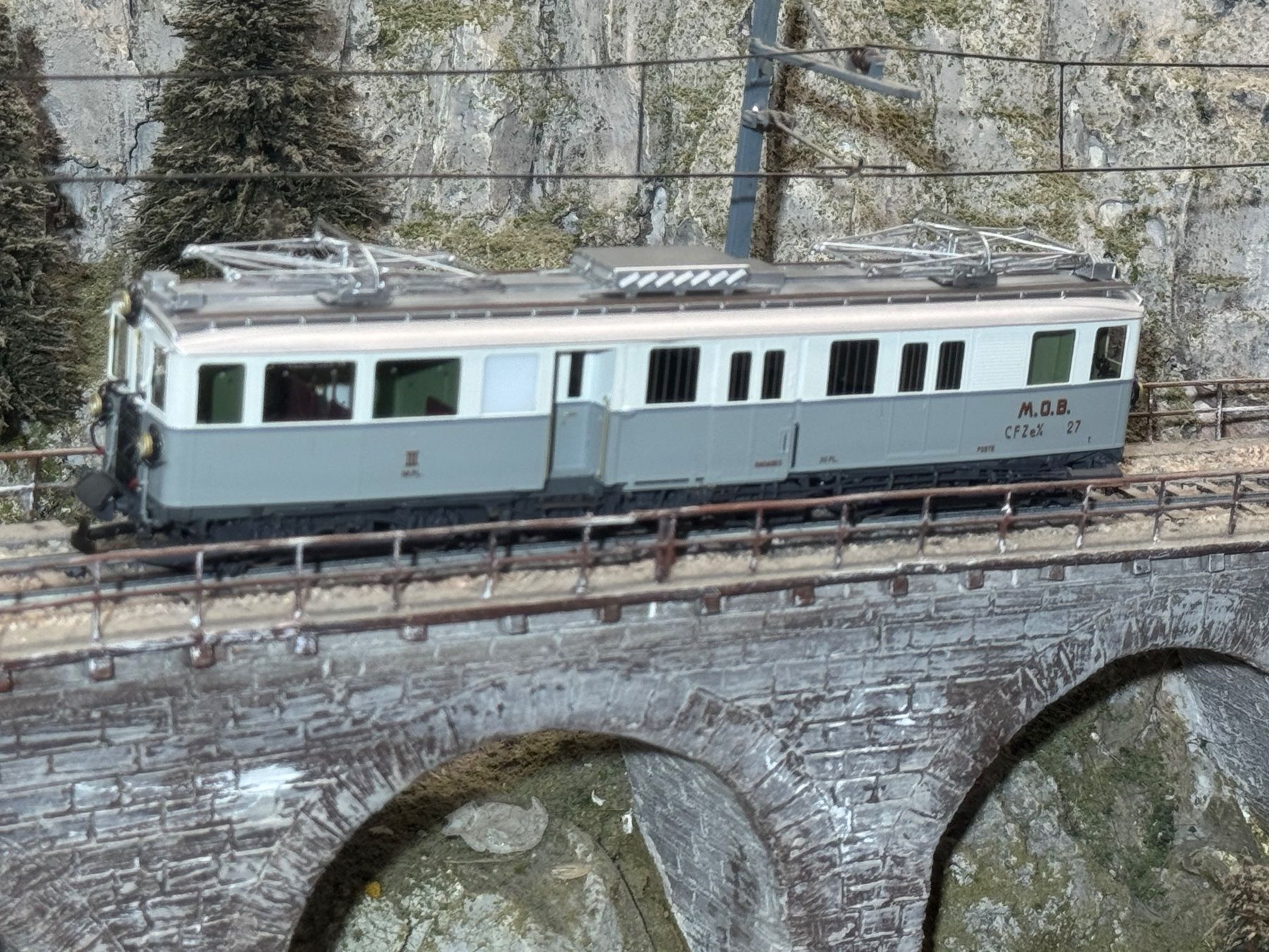 Lemaco Modelleisenbahnen: Lemaco / MOB- Triebwagen CFZe 4/4, No: 27 – Gebraucht aus Krummenau von ferrotech 2