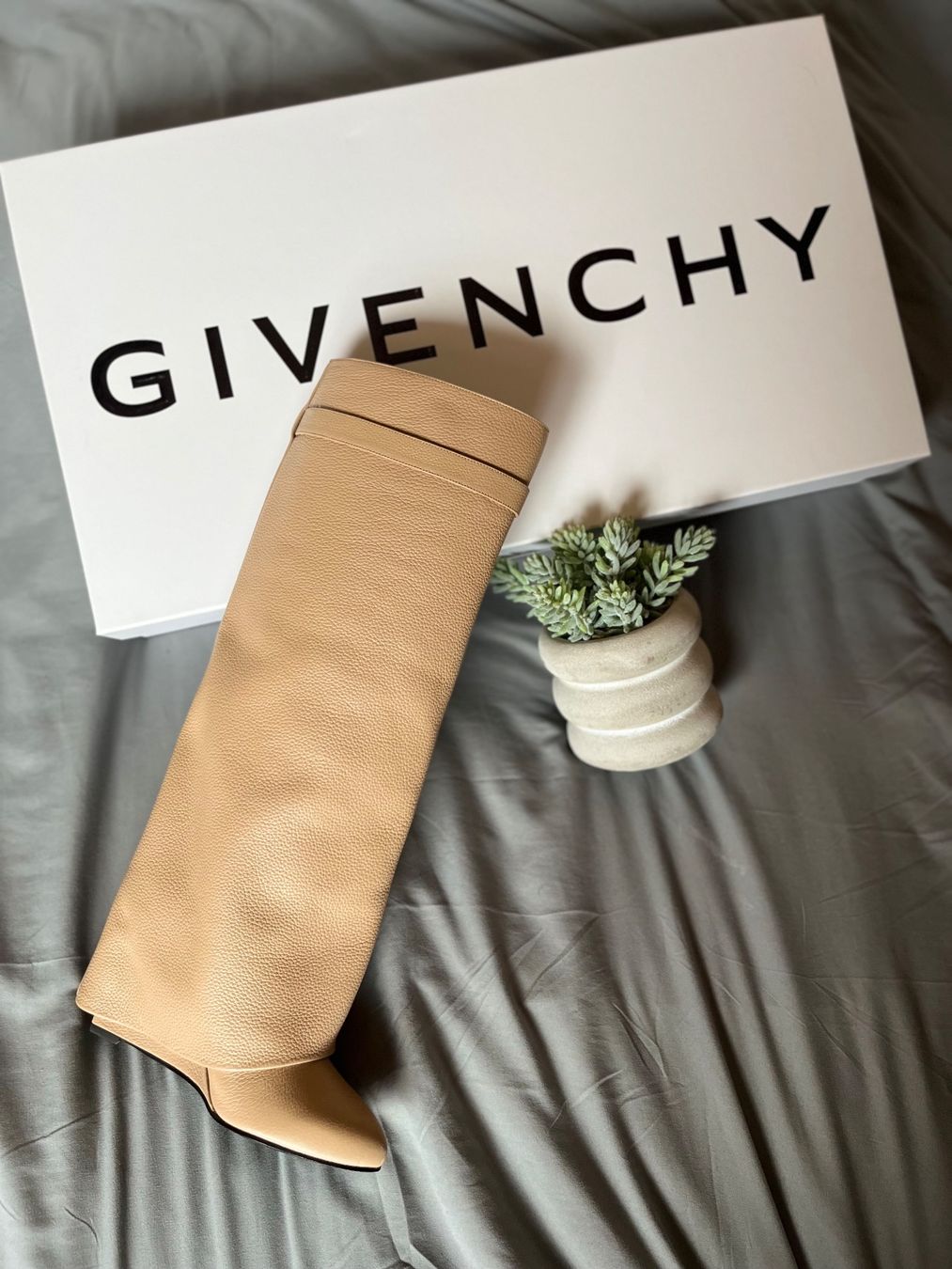 Givenchy Scarpe da donna: GIVENCHY SHARK LOCK BOOTS CAMEL BEIGE – Nuovo e nell'imballaggio originale da Lausanne venduto da Sylvain_luxury 1