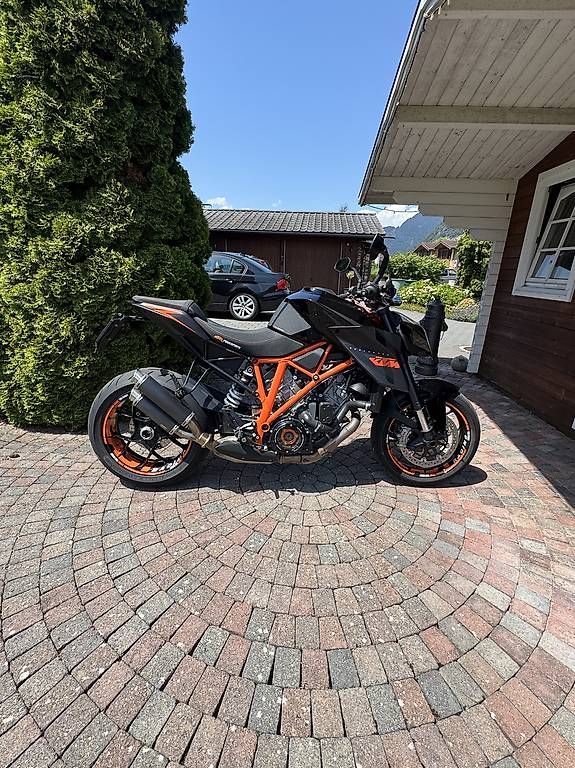 KTM Strada: KTM 1290 Super Duke – Usato da Interlaken venduto da Hot2 1