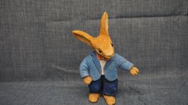 Osterhase in Kleidung
