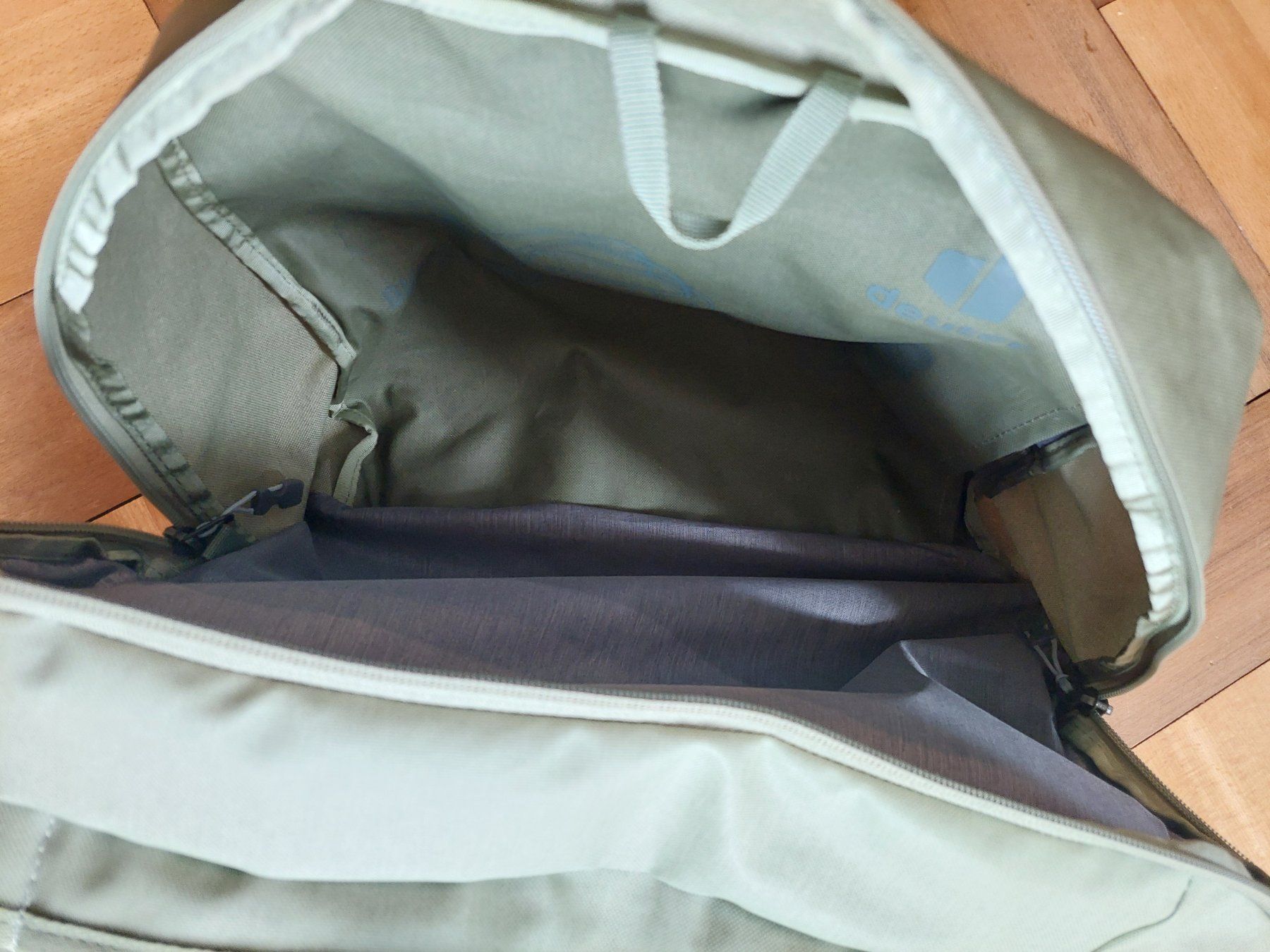 Deuter Taschen: Deuter Duffel Pro Roller 90 – Gebraucht aus Beckenried von Havacola 1