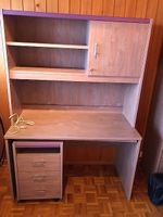 Büro Möbel mit Beleuchtung und Arbeitsfläche