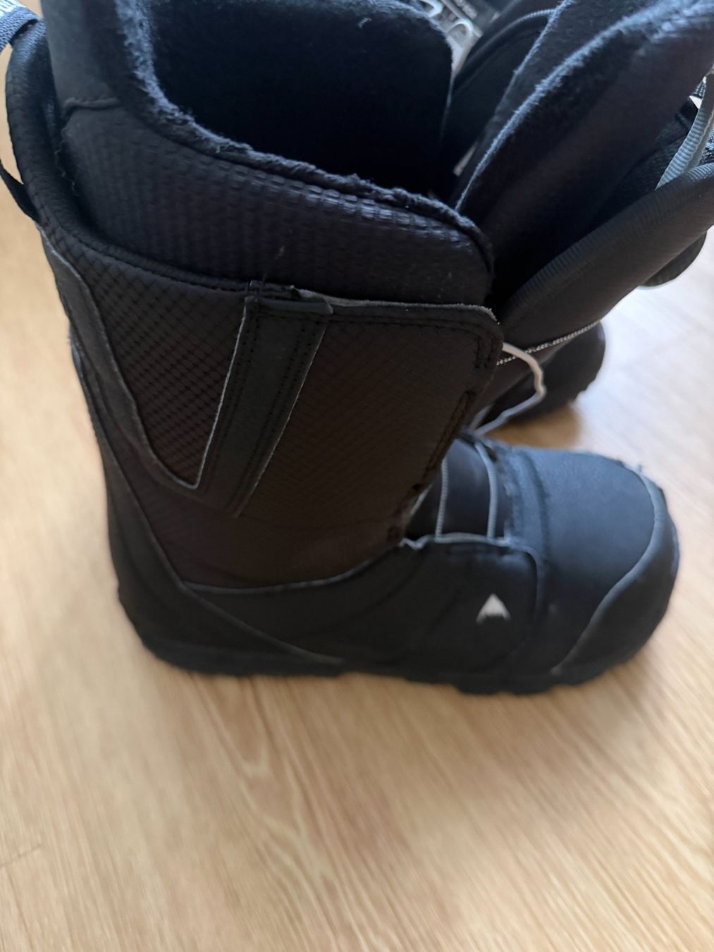 Burton Herrenschuhe: Burton Moto Snowboard Boots Grösse 42 – Gebraucht aus Oberrieden von 4dam