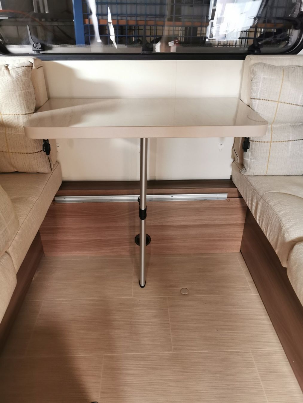 Camping Fahrzeuge: Bürstner Averso Top Wohnwagen – Gebraucht aus Fulenbach von mandoseck 9