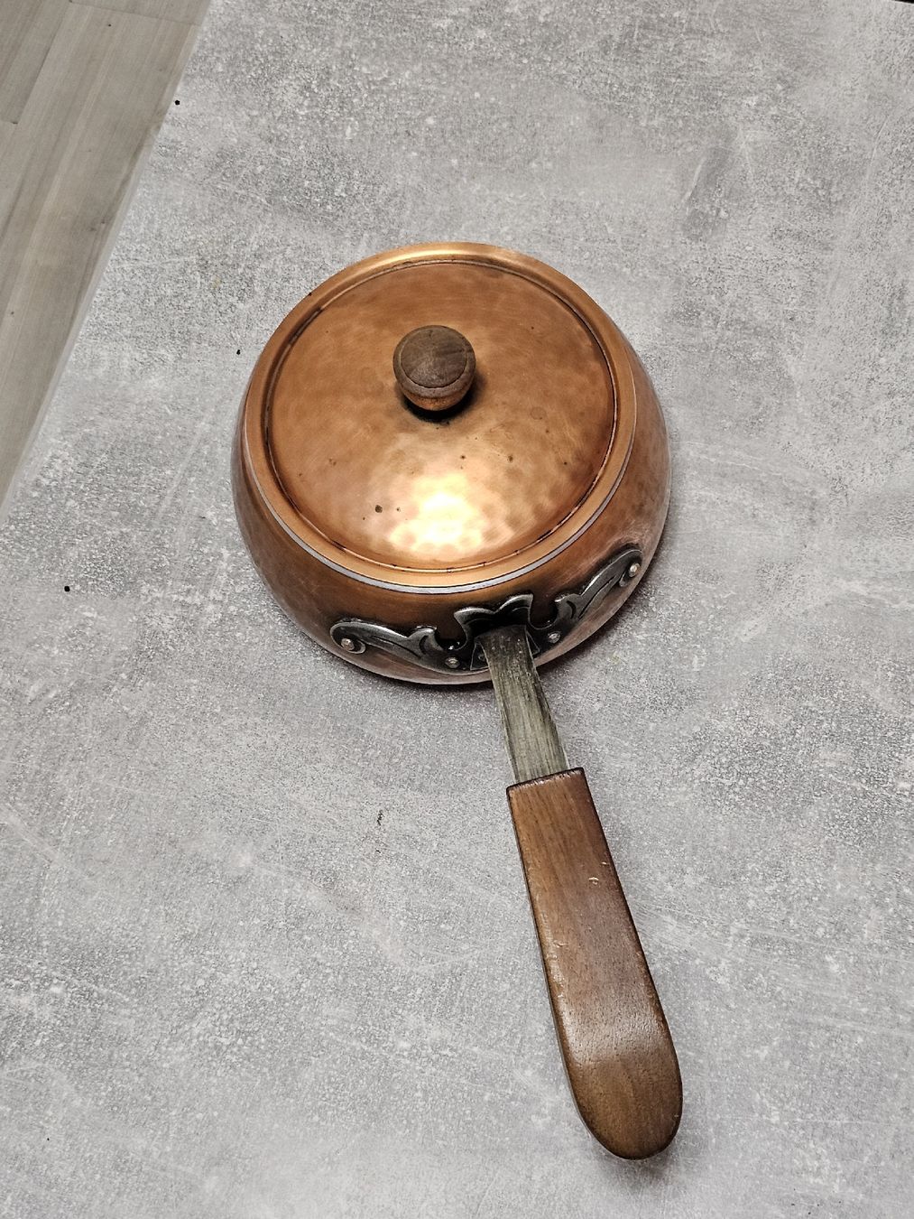 Pentole: Kupferpfanne antik mit Deckel, nostalgisch und robust – Usato da Herzogenbuchsee venduto da tgi_rln7 5