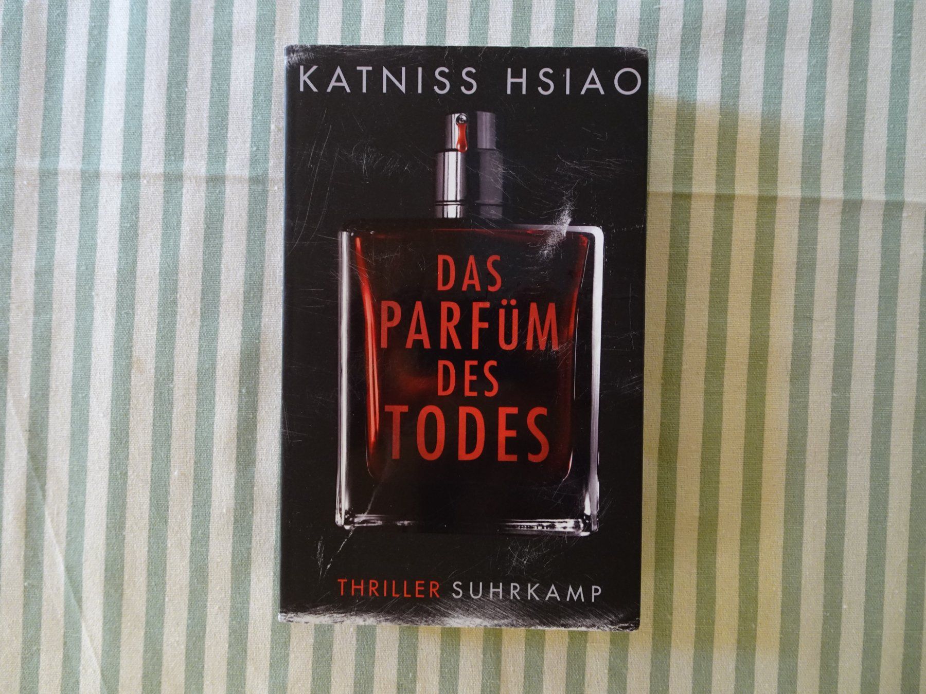 Libri: Katniss Hsiao - Das Parfüm des Todes - B316 – Usato da Küssnacht am Rigi venduto da Bookslove-Divers
