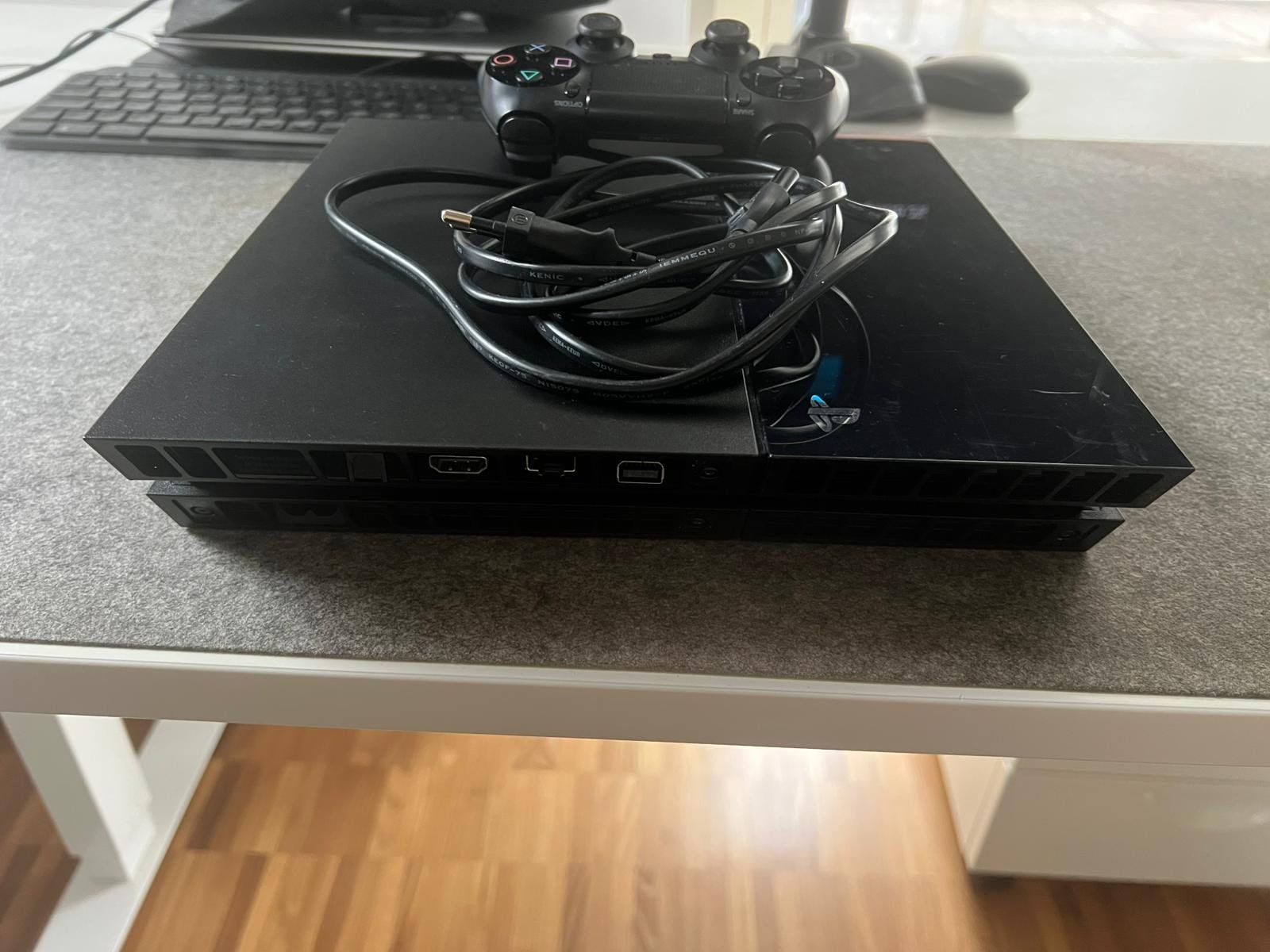 Sony Consoles: Sony Playstation 4, (PS4)Konsole mit Controller – D'occasion à Niederteufen par Mac_Book_Pro 2