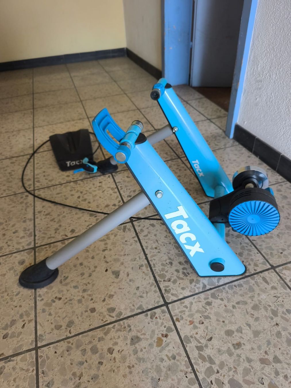Tacx Hometrainer: Tacx Rolle mit verstellbarem Wiederstand – Gebraucht aus Gansingen von Sennoli