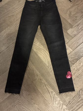 Schicke Riani Denim Jeans, Gr. 34, schwarz mit Applikation