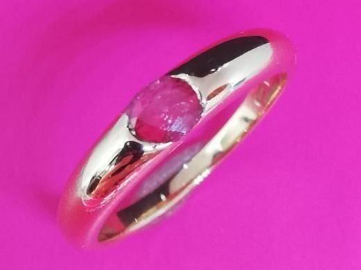 Anelli: Traumhafter 750 Goldring mit 1 Rubin – Nuovo (secondo la descrizione) da Unterägeri venduto da Altgoldschmuck 1