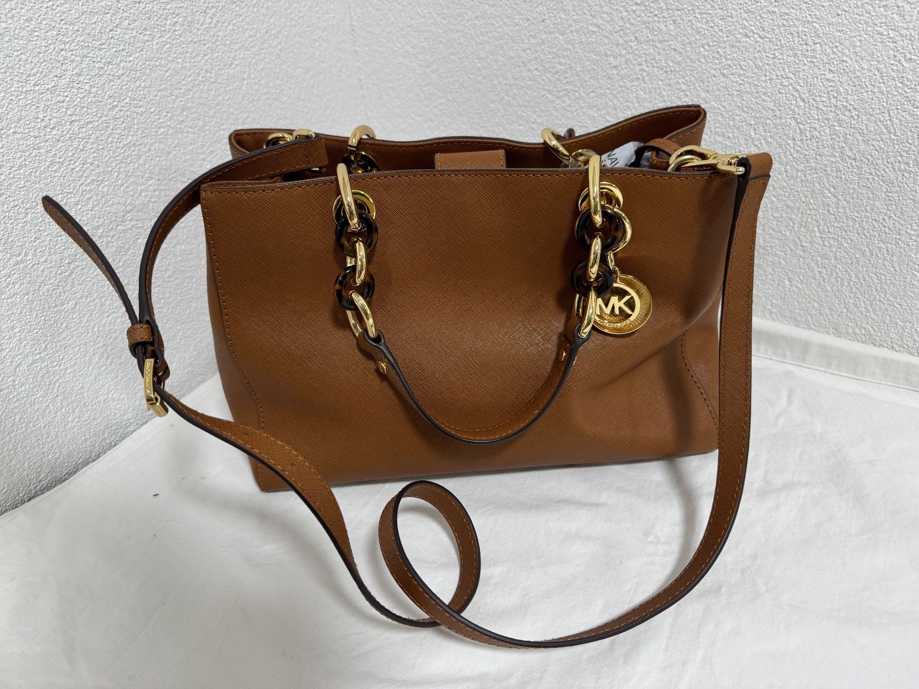 Michael Kors Taschen für Damen: Michael Kors Handtasche Cyndia, neuwertig – Gebraucht aus Fislisbach von Butz_butz