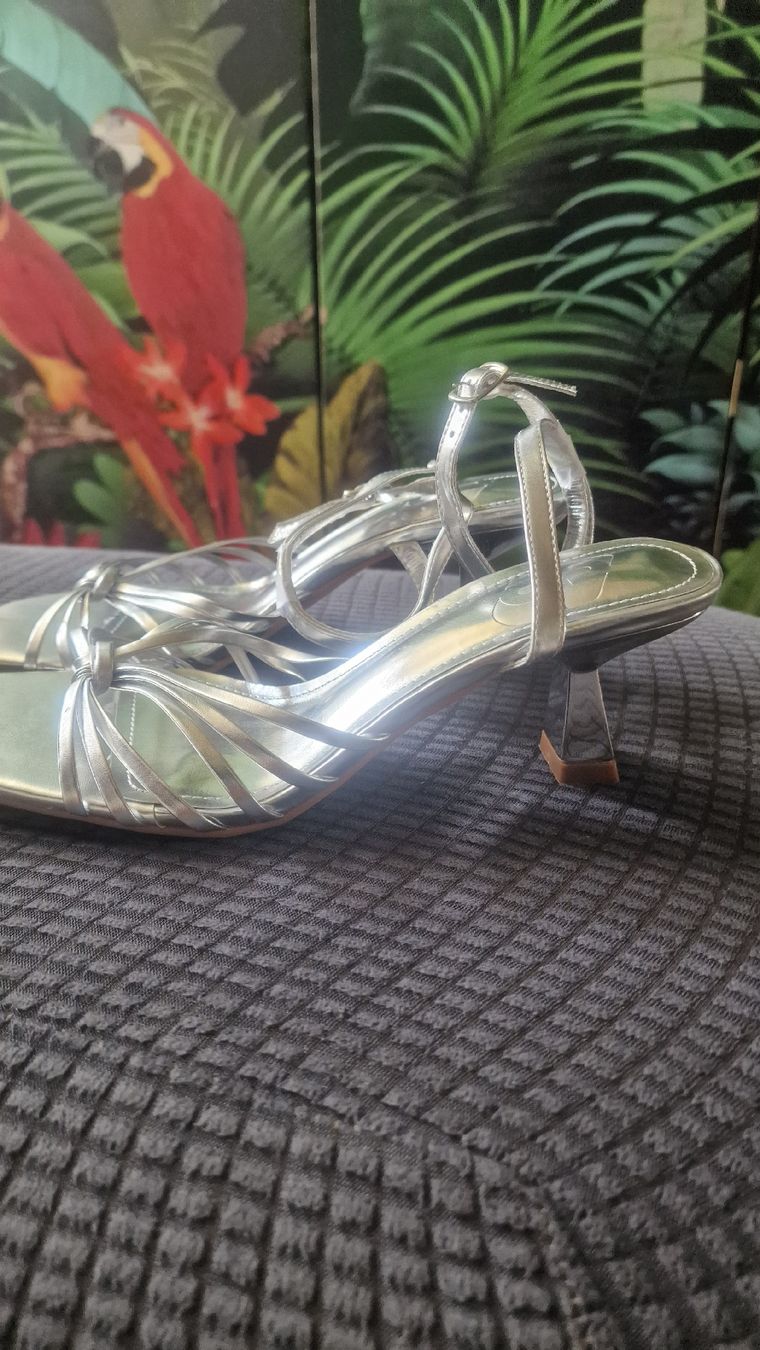 Damenschuhe: Silberne Sandalen, Grösse 37 – Neu und originalverpackt aus Wald ZH von Cjp 1
